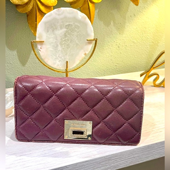 Michael Kors Burgundy Quilted Jet Set Wallet - Picture 1 of 5